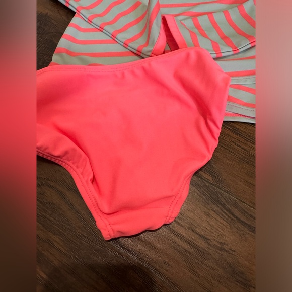 Two Gap size XS Rash-guard Suits - great used condition - Picture 7 of 7